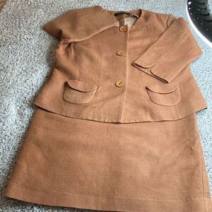 KASPER 14 Linen Blend Scalloped Sleeves with Fully Lined Skirt Suit